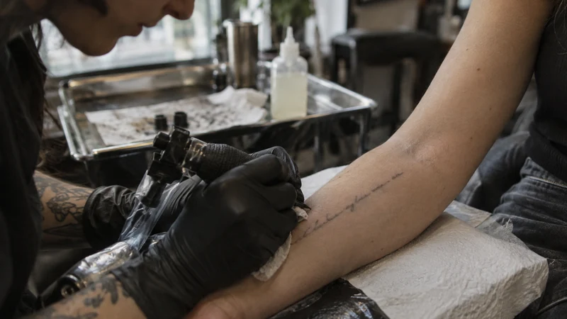 Phrase tatouage : l’art d’ancrer son histoire avec élégance